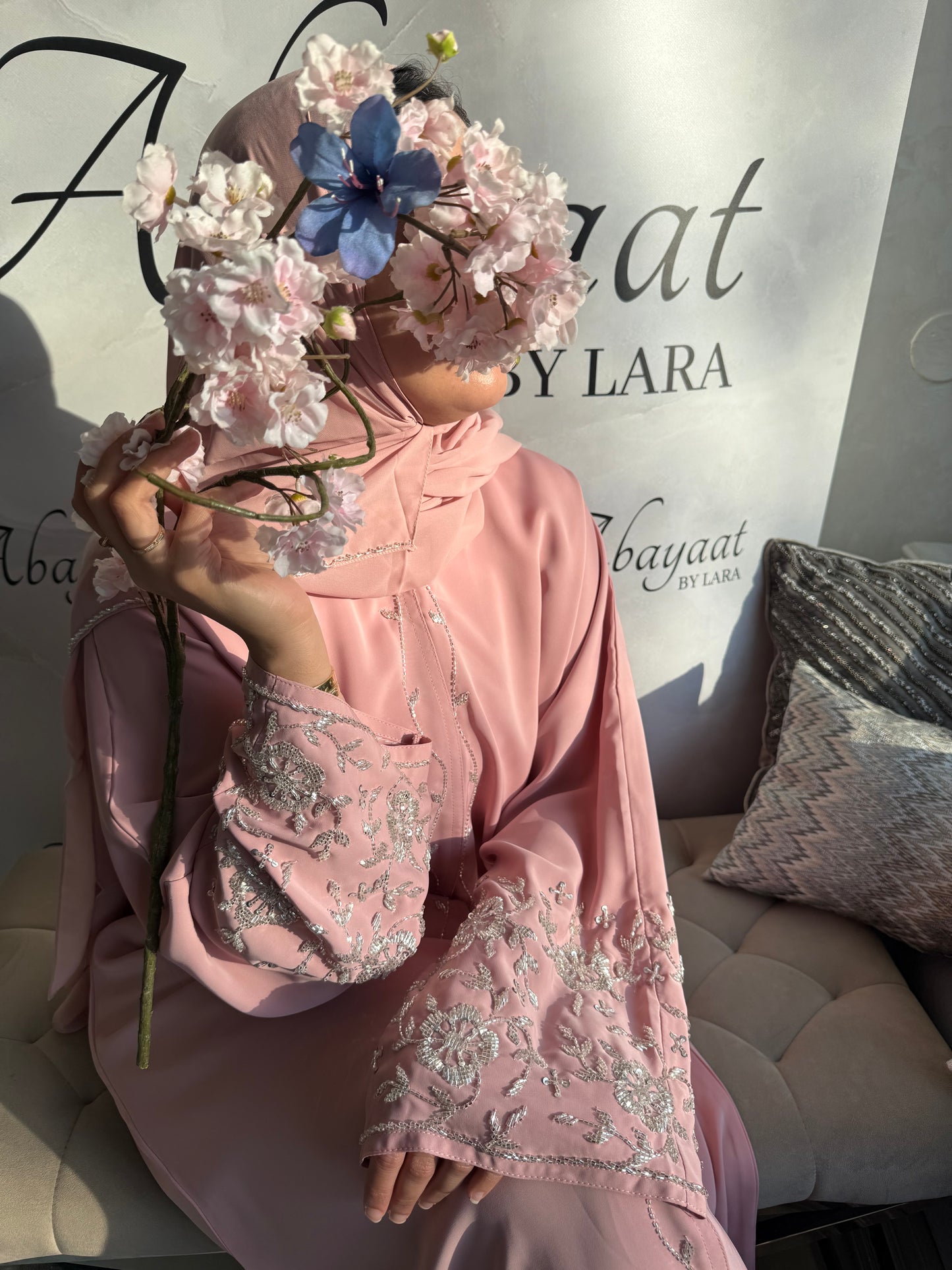 Abaya Lina – Soft Pink Embroidery