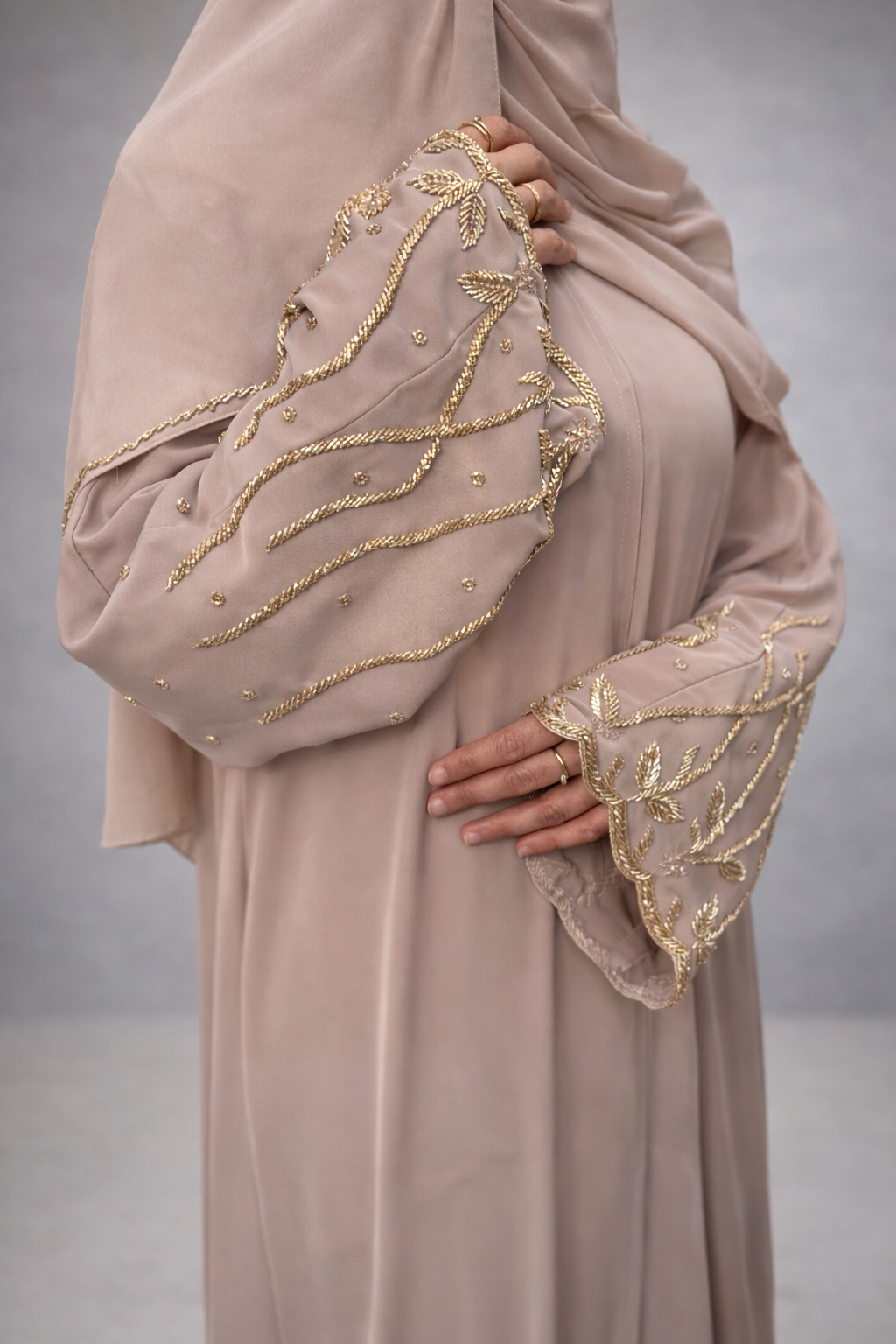 Abaya Zahra – Gold Embroidery