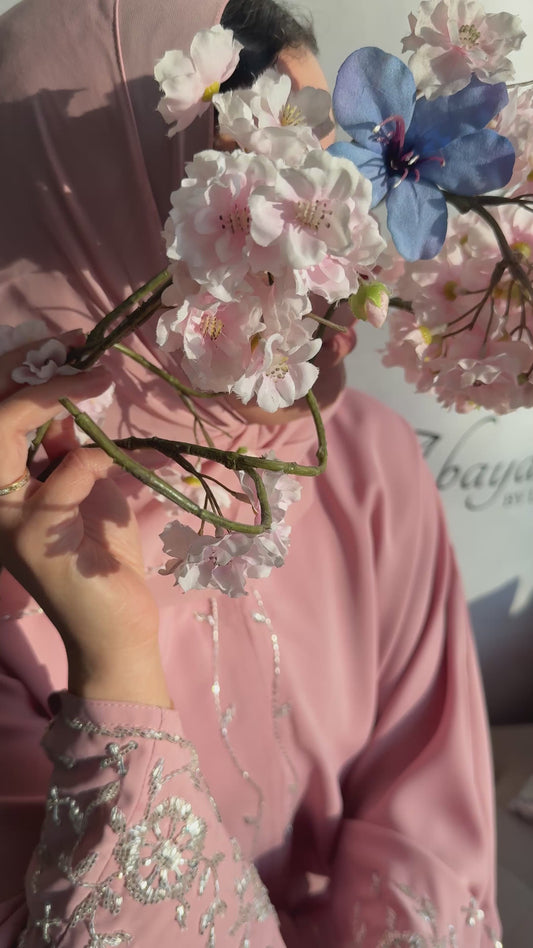 Abaya Lina – Soft Pink Embroidery